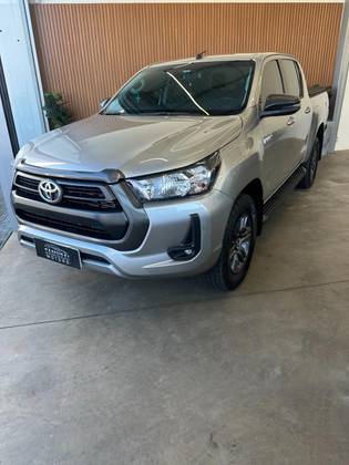 TOYOTA HILUX 2.8 D-4D TURBO DIESEL CD SR 4X4 AUTOMÁTICO TOYOTA HILUX 2.8 D-4D TURBO DIESEL CD SR 4X4 AUTOMÁTICO
